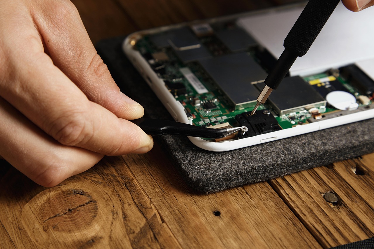an experienced device repair on a phone